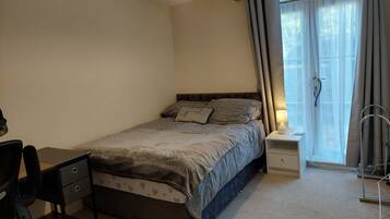 2 bedrooms, desk, iron/ironing board, free WiFi