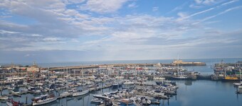 Luxury Beach Apartment, Central Ramsgate - Atria