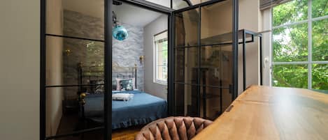 3 slaapkamers, een strijkplank/strijkijzer, wifi, beddengoed