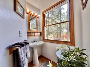 Cabaña, 3 habitaciones | Baño | Toallas y champú