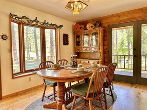 Cabin, 3 Bedrooms | Dining - Blue Pine Forest Lodge 3 Bedroom Cabin (Leavenworth)