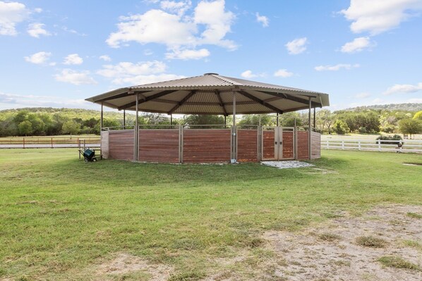 Cabin, 2 Bedrooms | Property grounds