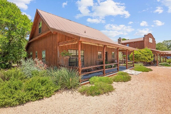 Sistercreek Ranch - First Cabin 2 Bedroom Cabin - Comfort, TX