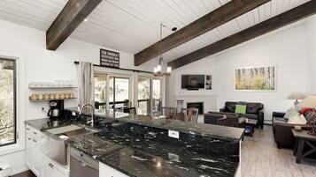 ์ฝ๋, ์นจ์ค 3๊ฐ | ๋ด๋ถ