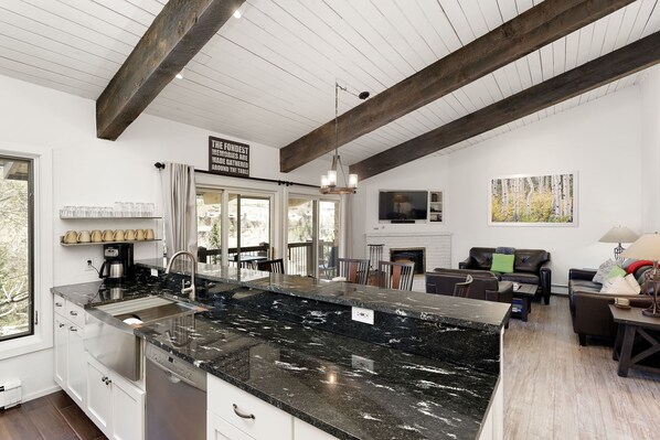 콘도, 침실 3개 | 내부