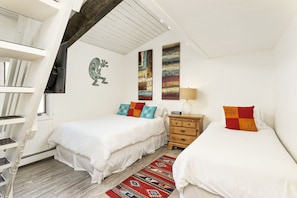 Appart'hôtel, 3 chambres | 3 chambres, espace de travail pour ordinateur portable
