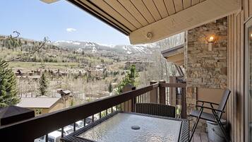 Condo, 3 Bedrooms | Property grounds