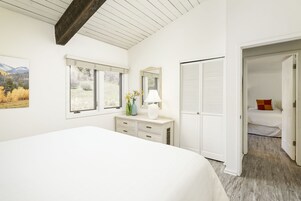 3 habitaciones y espacio para trabajar con laptop 