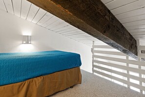 3 عدّة غرف نوم ومساحة عمل للكمبيوتر المحمول ومكواة/لوح كي