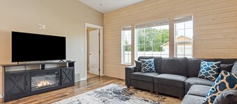 Central Kalispell Family Retreat w/ Big Backyard