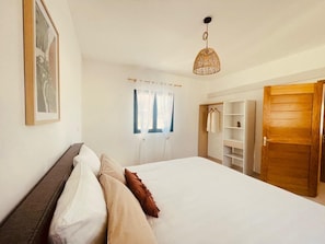 1 bedroom, WiFi, bed sheets - ALIZEA apartment, spacious with large terrace (Saint-Pierre)