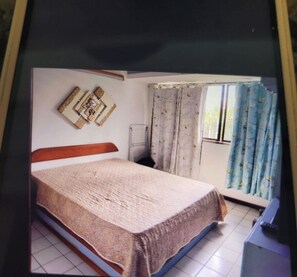 1 slaapkamer, een strijkplank/strijkijzer, gratis wifi, beddengoed