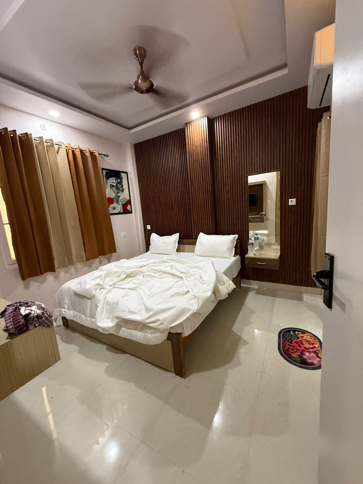 غرفة ديلوكس | حمام | تجهيزات دش، مستلزمات مجانية للعناية الشخصية، مناشف، صابون