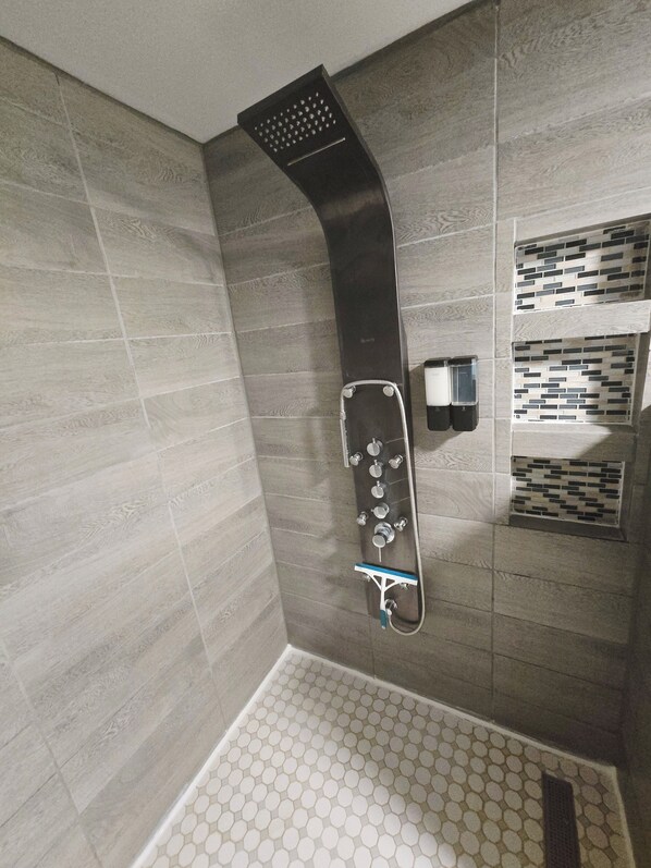 Håndklæder, Sæbe, Shampoo, Toiletpapir