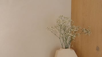 Phòng đôi Deluxe, quang cảnh vườn | Bàn, bàn ủi/dụng cụ ủi quần áo, truy cập Internet không dây miễn phí