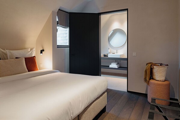Deluxe Double Room, Garden View | Desk, iron/ironing board, free WiFi, bed sheets