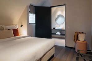 Deluxe Double Room, Garden View | Desk, iron/ironing board, free WiFi, bed sheets