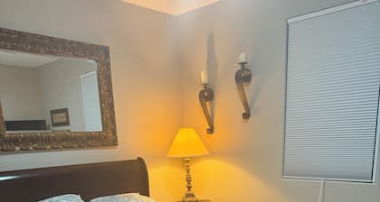 Cozy 1-bedroom in Buckeye/Verrado with WiFi, AC
Convenient freeway access