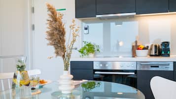 Fridge, oven, dishwasher, coffee/tea maker