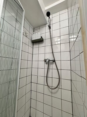 Hårtørrer, bidet, håndklæder, Sæbe