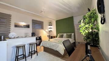 1 habitación, tabla de planchar con plancha, wifi y ropa de cama