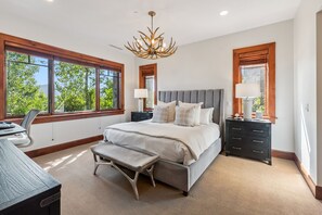 4 Schlafzimmer, Schreibtisch, Bügeleisen/Bügelbrett, kostenloses WLAN