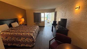 Room, 1 King Bed, Smoking, City View | Free WiFi