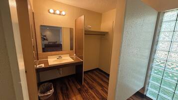 Room, 1 King Bed, Smoking, City View