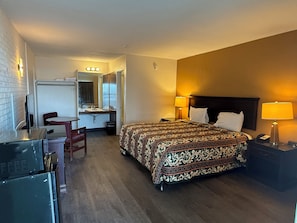 Quarto, 1 cama King, para fumantes, vista para a cidade | Wi-Fi de cortesia