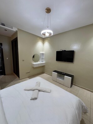 2 habitaciones, tabla de planchar con plancha, wifi y ropa de cama