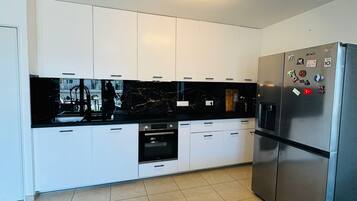 Micro-ondes, four, plaque de cuisson, lave-vaisselle