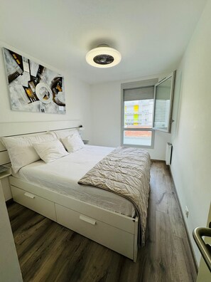 2 makuuhuonetta, silitysrauta/-lauta, Wi-Fi, vuodevaatteet