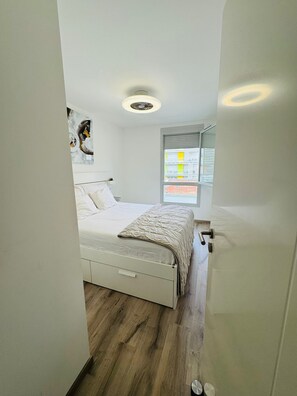 2 habitaciones, tabla de planchar con plancha, wifi y ropa de cama 