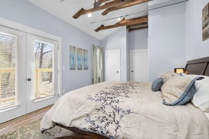 3 slaapkamers, een strijkplank/strijkijzer, reisbedje, wifi