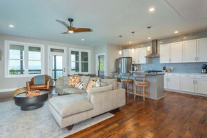 Fernseher, Kamin, Arbeitsbereiche