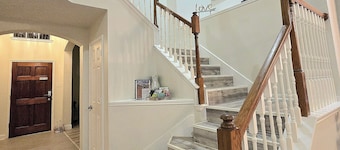 Spacious Luxe Home Near IAH with Private Theater – Minutes from Lake Houston!