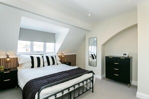 4 bedrooms, desk, iron/ironing board, free WiFi