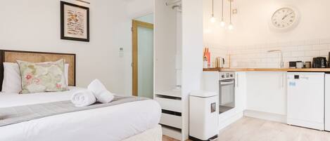 5 bedrooms, desk, iron/ironing board, free WiFi