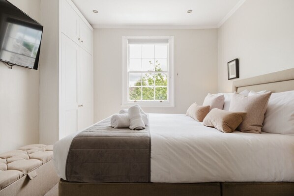 5 Schlafzimmer, Schreibtisch, Bügeleisen/Bügelbrett, kostenloses WLAN