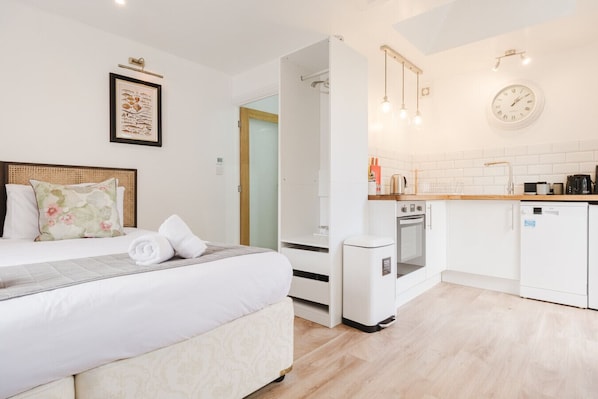 1 Schlafzimmer, Schreibtisch, Bügeleisen/Bügelbrett, kostenloses WLAN