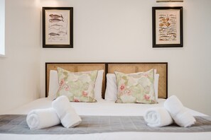 1 habitación, escritorio, tabla de planchar con plancha y wifi gratis 