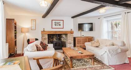 Charming Cotswolds Retreat in the Heart of Dursley