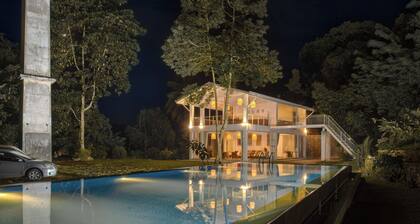 Colonial-style bungalow with private pool, mountain views and tranquil vibes.