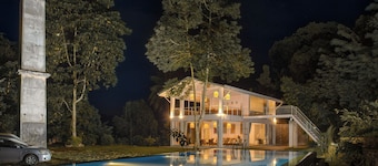 Colonial-style bungalow with private pool, mountain views and tranquil vibes.