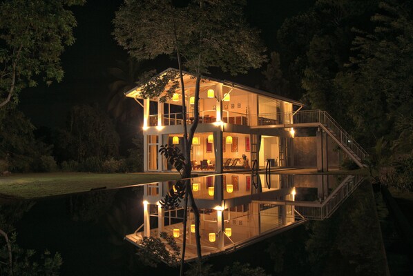 Exterior - Colonial-style bungalow with private pool, mountain views and tranquil vibes. (Kandy)