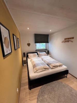 1 Schlafzimmer, Reisekinderbett, kostenloses WLAN, BettwÀsche