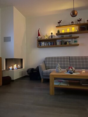 Téléviseur connecté, foyer, jeux vidéo, lecteur de DVD