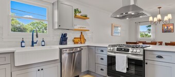 NEW! Game Day+ Group Trip + Cowboy Pool + 2 Kings + Sleeps 12