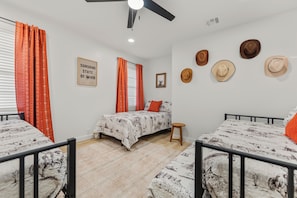 Iron/ironing board, WiFi, bed sheets
