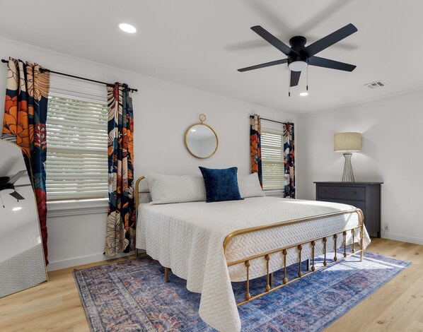 4 bedrooms, iron/ironing board, WiFi, bed sheets